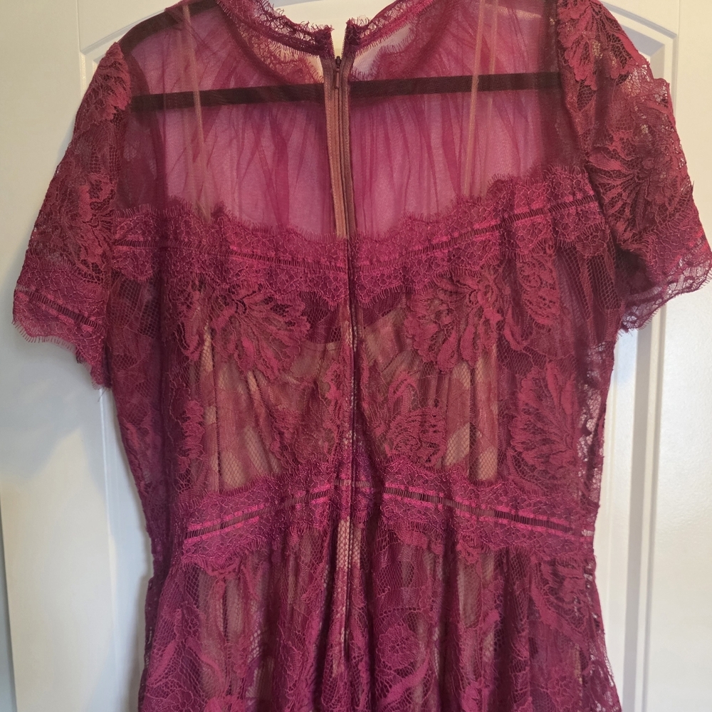 Elegant Flowy Lace Midi Dress in Deep Berry - Picture 6 of 6